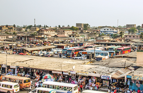 אוטובוסים וטרוטרואים באקרה, בירת גאנה