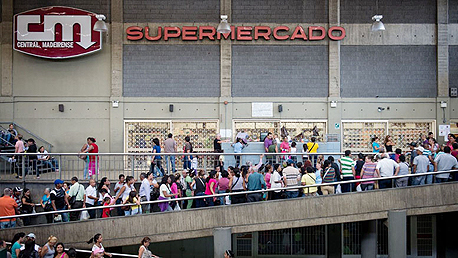 תור לסופרמרקט בונצואלה. כשכבר הגעתם לראש התור, לא בטוח שיהיה לכם מה לקנות