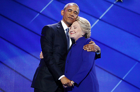 הילרי קלינטון ו ברק אובמה מחובקים, צילום: בלומברג