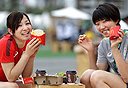 שחקניות כדורעף של נבחרת יפן אוכלות מקדונלד'ס, צילום: איי פי