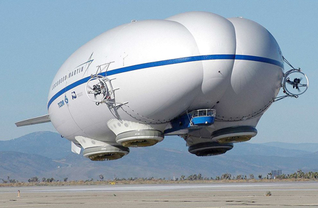 מטוס האיירלנדר 10 בטיסת הבכורה. מכונה "ישבן מעופף" מטוס האיירלנדר 10 בטיסת הבכורה. מכונה "ישבן מעופף"