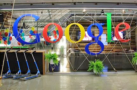 משרדים של גוגל. מגייסת אלפי עובדים זרים בשנה