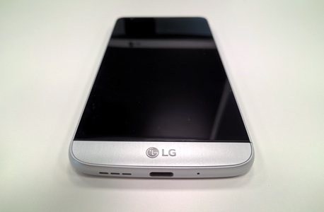 LG G5 SE סמארטפון 2, צילום: ראפל קאהאן