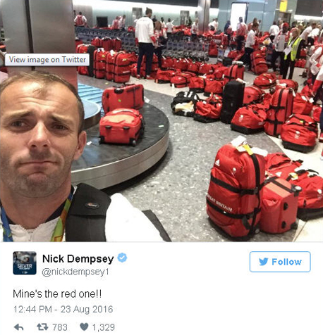 נבחרת אולימפית בריטניה חזרה נמל תעופה מזוודות תיקים אדומים טוויטר 2, צילום: טוויטר