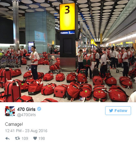 נבחרת אולימפית בריטניה חזרה נמל תעופה מזוודות תיקים אדומים טוויטר 3, צילום: טוויטר