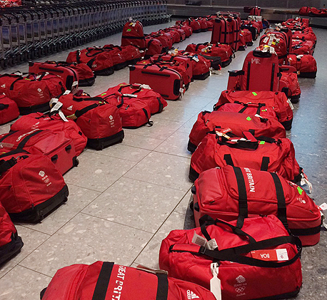 נבחרת בריטניה אולימפיאדה חזרה נמל התעופה תיקים אדומים, צילום: twitter@TeamGB