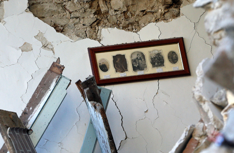 רעידת אדמה איטליה בית שנחרב ב אמטריצ'ה, צילום: רויטרס