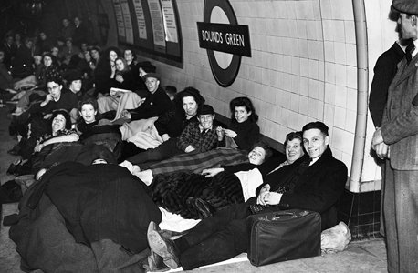 באנדרגראונד של לונדון בימי הבליץ ב־1940