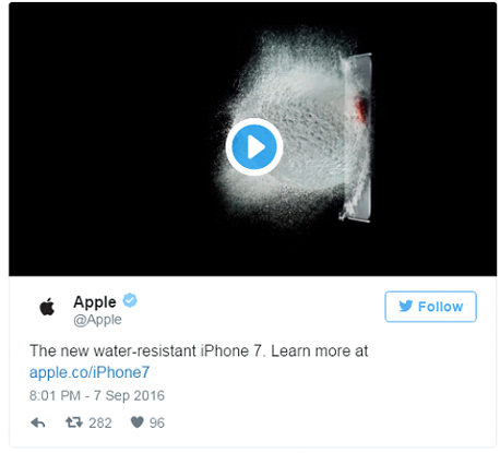 הציוץ המוקדם של אפל על האייפון החדש. עמידות למים, צילום מסך טוויטר