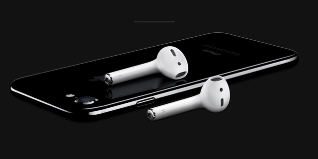 האייפון 7, ללא חיבור האוזניות האנלוגי המוכר, צילום: אפל