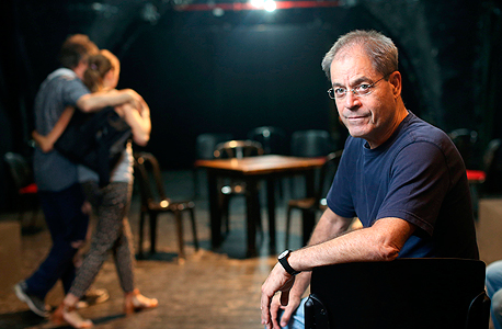 לרנר על רקע חזרות ל"ההודאה". "שחקנים ובמאים אמרו לי שהם לא רוצים להיות מזוהים עם תיאטרון שמאלני"