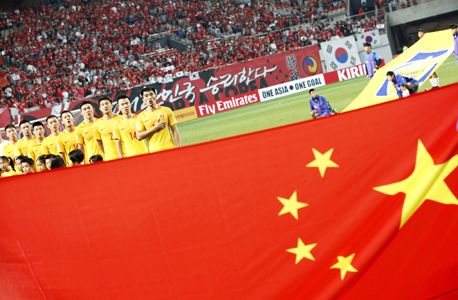 לפי הרגולציות של פיפ"א, סין לא תוכל לארח את הטורניר לפני 2030. עליבאבא היא כבר ספונסרית של גביע העולם לקבוצות של פיפ"א, ובעלת אחזקה בקבוצת הכדורגל הסינית גואנגג