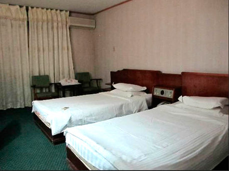 חדר במלון ריאנגאנג. "פלטות עם ריפוד"