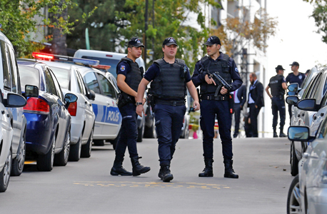 שוטרים ליד שגרירות ישראל באנקרה, צילום: רויטרס