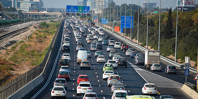 צפוף: בכבישי ישראל נעו בשנת 2016 - 3.3 מיליון כלי רכב - עלייה של 4.8%
