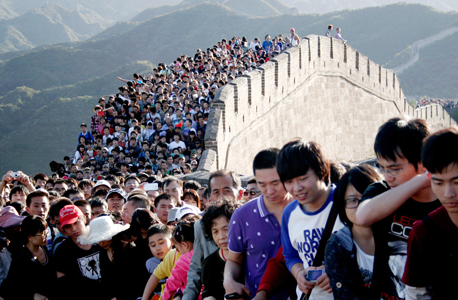 עומס תיירים בחומה הסינית