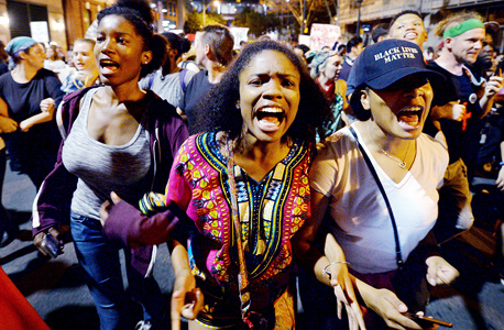 הפגנת Black Lives Matter בארה"ב. משתתפי הפגנות תחת מעקב