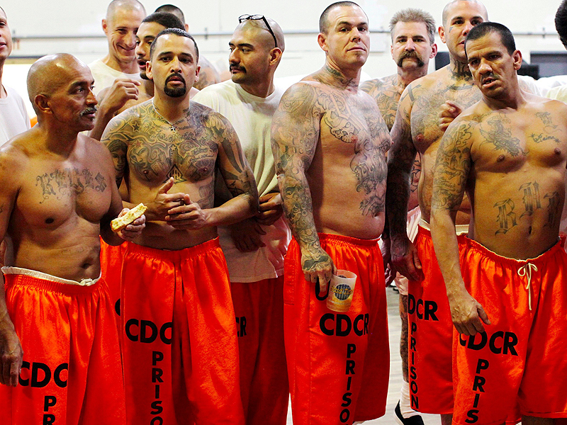 אסירים בכלא הגברים בצ