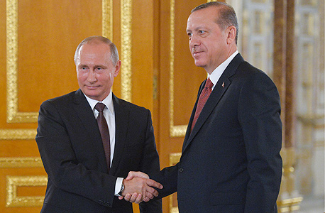 נשיא רוסיה ולדימיר פוטין ונשיא טורקיה רג'פ טאיפ ארדואן בעת חתימה על הסכם גז, צילום: אם סי טי