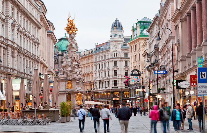 10. וינה, אוסטריה: עיר הבירה של אוסטריה מלאה בתרבות, המבוססת על היסודות המוזיקליים והאינטלקטואלים שלה. מומלץ לאכול זאכרטורטה, עוגת השוקולד המפורסמת של העיר