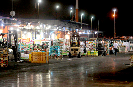 השוק הסיטונאי בצריפין. פועל בשטח שהיקפו פחות משליש מהשטח של השוק שתוכנן
