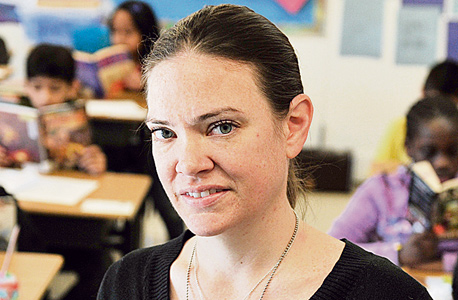 המורה שרה ויסוצקי, שפוטרה ב"הוראת" אלגוריתם. גילתה שאי אפשר להילחם בפסיקת המחשב