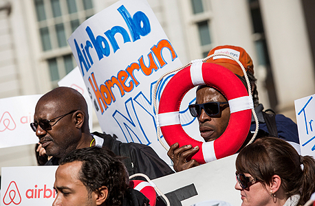 הפגנת תמיכה ב-Airbnb בניו יורק, צילום: איי אף פי
