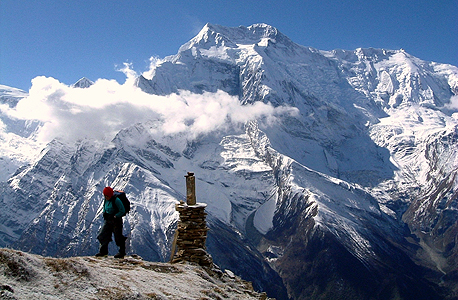 הר האנפורנה בנפאל. במי הנהרות היורדים מרכסי ההרים במדינה פוטנציאל רב להפקת אנרגיה הידרו-אלקטרית, צילום: summitpost.org