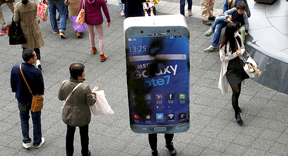 A man dressed as a combusted Samsung Galaxy Note 7. Photo: Reuters