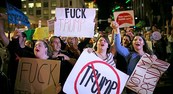 הפנגה נגד טראמפ בסן דייגו, צילום: רויטרס