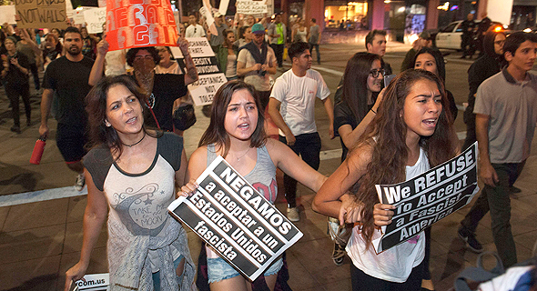 הפגנה נגד דונלד טראמפ בסנטה אנה, קליפורניה, צילום: איי פי