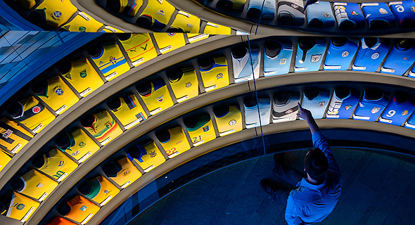 מעל 140 מיליון פרנק הושקעו במוזיאון, שהוקם לפי הוראתו של הנשיא לשעבר ספ בלאטר. הוא מתפרס על פני 3,000 מ"ר וכולל 3 קומות. המוזיאון מתעד את ההיסטוריה של הכדורגל באמצעות אביזרים, תמונות ארכיון ומזכרות, כולל ספרייה של 5,000 פריטים