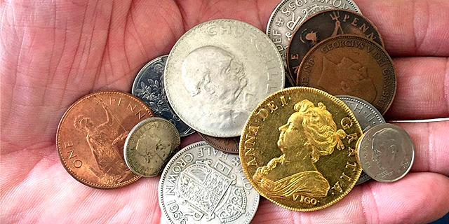 האוצר של סבא: נכד מצא בתיבת הפיראטיים של ילדותו מטבע זהב נדיר בשווי 300 אלף דולר