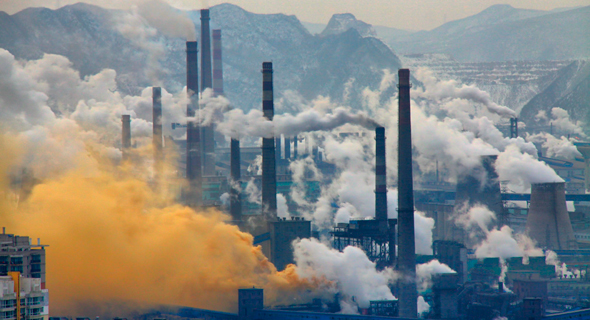 מפעל מזהם בסין, צילום: cc by Andreas Habich