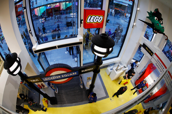 החנות הכי גדולה בעולם של לגו בלונדון, צילום: רויטרס
