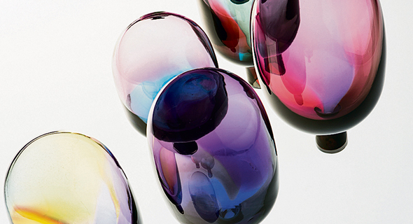 מיצב זכוכית של האנה קארינה הייקילה. נוף מופשט