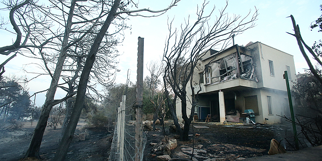 בנייתם מחדש של הבתים שנשרפו כליל עלולה להימשך יותר משנה