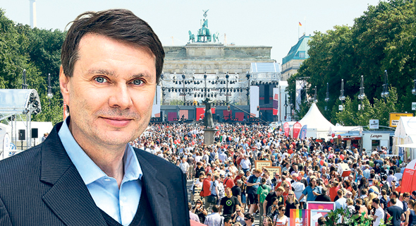 מצעד "כריסטופר סטריט" המזוהה עם הקהילה הלהט"בית. "צריך לזכור שהתשתיות של העיר נועדו בראש ובראשונה לשרת את התושבים". משמאל: בורקהארד קיקר מצעד "כריסטופר סטריט" המזוהה עם הקהילה הלהט"בית. "צריך לזכור שהתשתיות של העיר נועדו בראש ובראשונה לשרת את התושבים". משמאל: בורקהארד קיקר