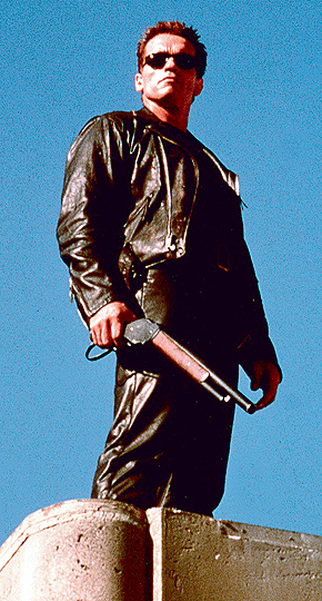 ארנולד שוורצנגר ב"שליחות קטלנית". הרובה מהסרט נכלל באוסף כלי הנשק של רוברט מרסר