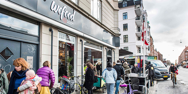 דנמרק: סופרמרקט שמוכר מזון פג תוקף ובאריזה פגומה יפתח סניף שני בחצי שנה