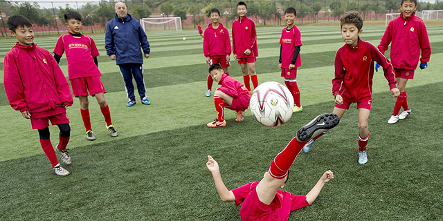 ברצלונה תפתח אקדמייה לכדורגל בסין 