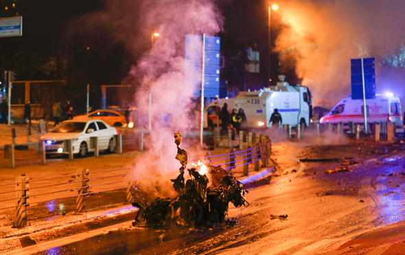 זירת הפיגוע באיסטנבול, הערב, צילום: רויטרס