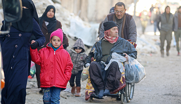 פליטים סורים בחאלב. העולם פיתח סיבולת, צילום: רויטרס