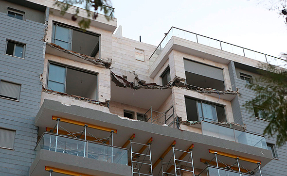 מרפסת שקרסה פרויקט גינדי השקעות חדרה, צילום: נמרוד גליקמן