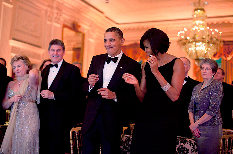 פברואר 2010.  הנשיא ורעייתו מפגינים את כישורי הריקוד שלהם בקוקטייל בבית הלבן, צילום: Pete Souza / The White House