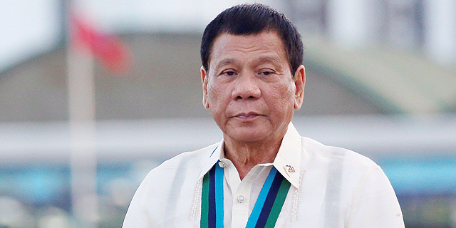 נשיא הפיליפינים: הנשיא הסיני שי איים עלי במלחמה