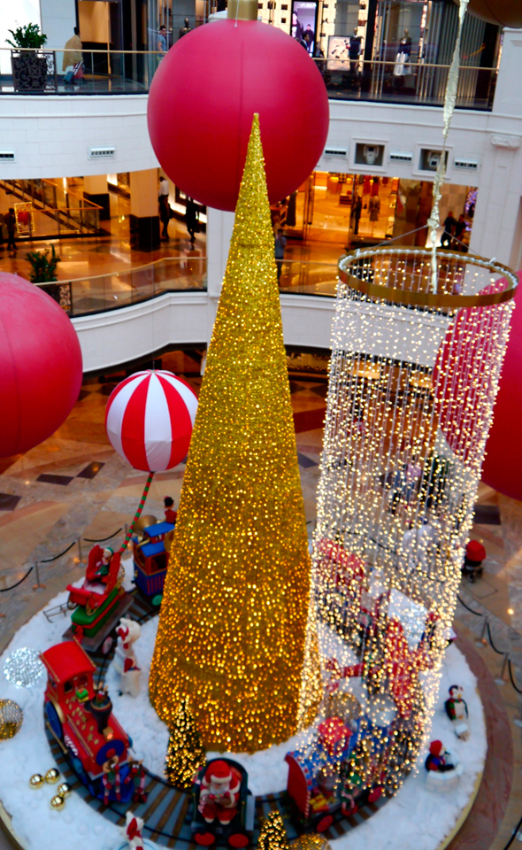 עץ חג המולד בקניון Emirates בדובאי, צילום: יוסי פישר