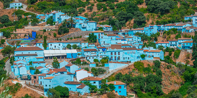 אם תרצי שאראה לך את העיר בכחול: עיירות בצבעים אחידים 