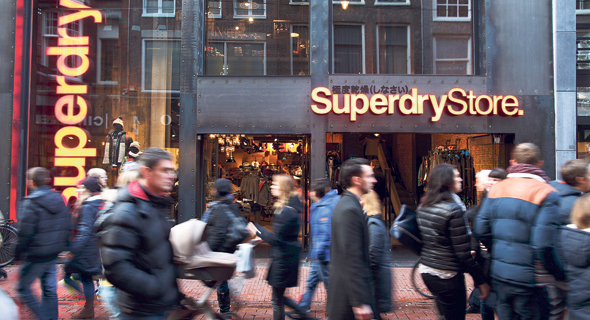 חנות Superdry באמסטרדם. המחירים יהיו זהים לאלה שבאירופה
