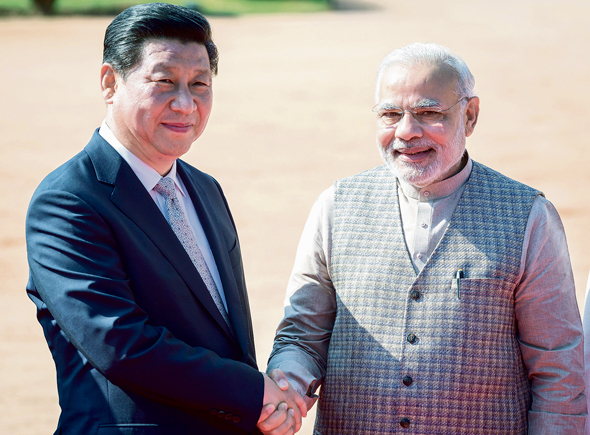 מימין: ראש ממשלת הודו נרנדרה מודי וראש ממשלת סין שי ג'ינפינג